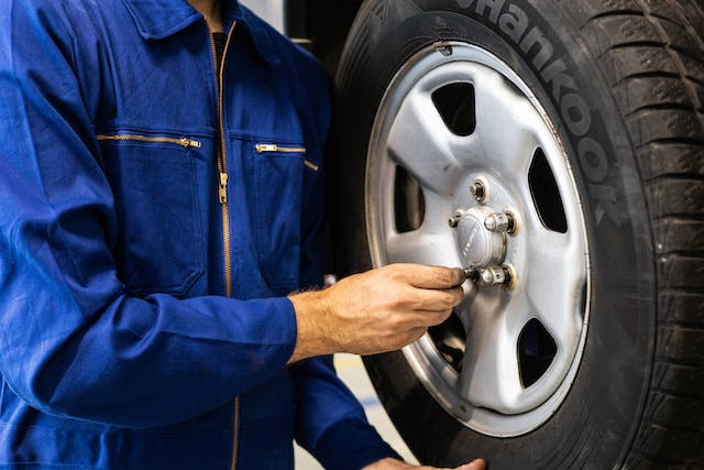 tighten wheel lug nuts 